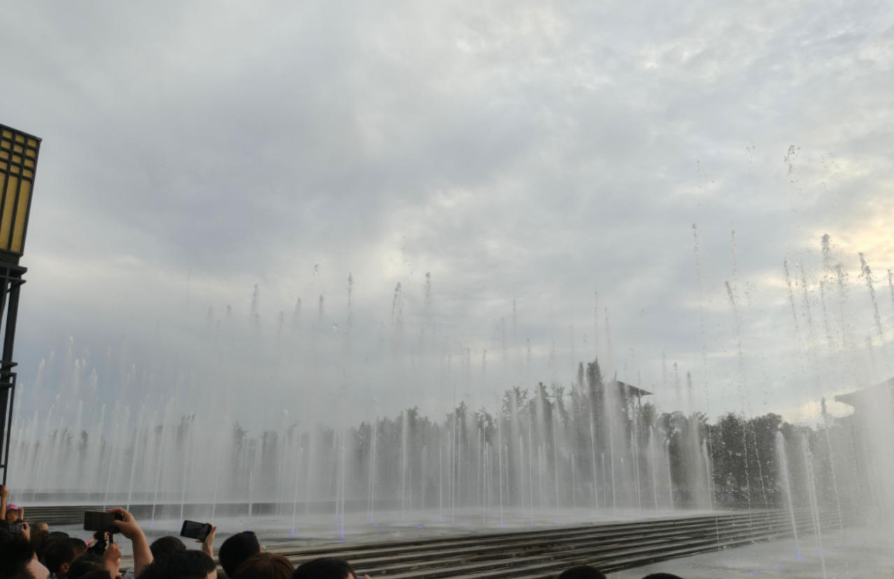 出差之余，去了趟大唐不夜城。